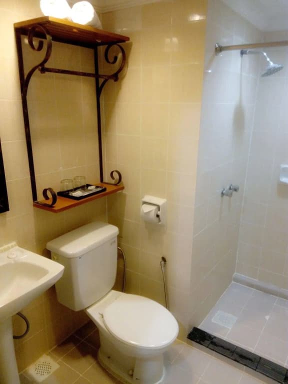 The Aston Hotel - photo 7