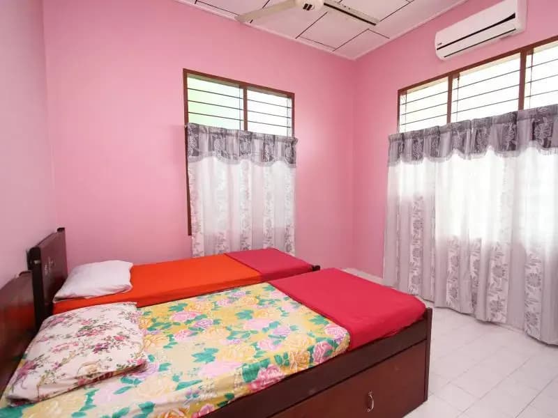 Lesa Guesthouse - Panji Alam - photo 1