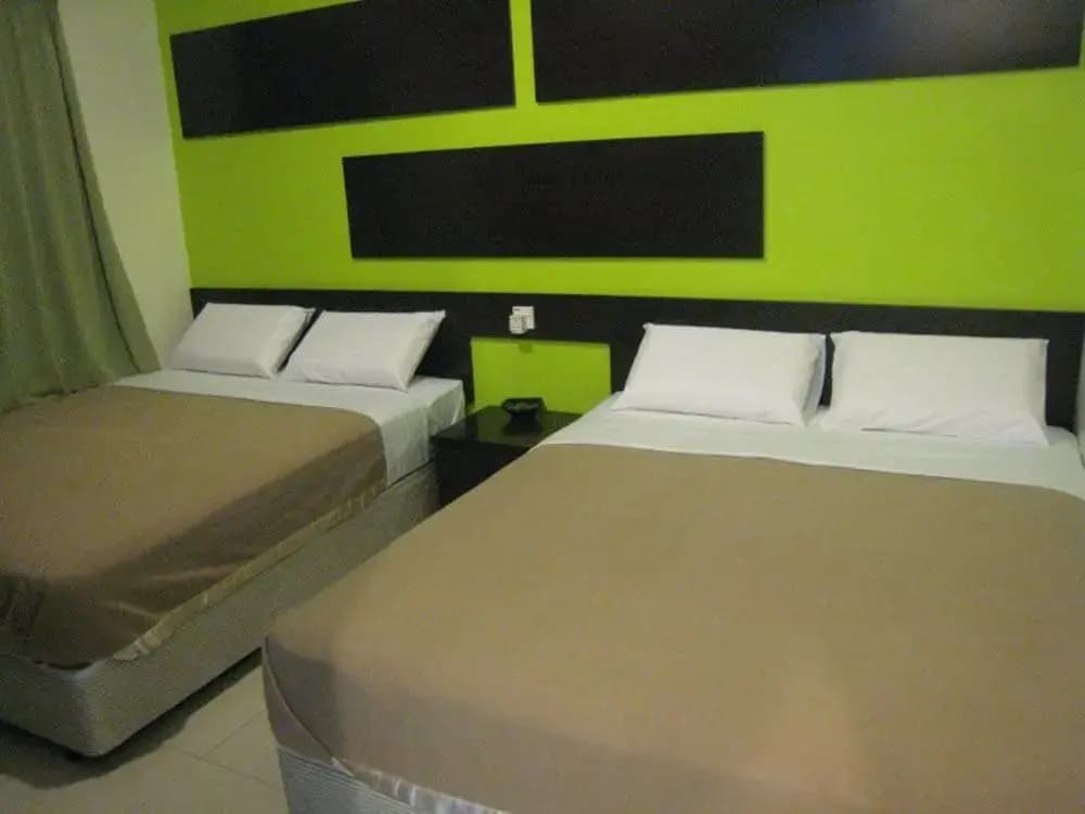Tropicana Inn - photo 2