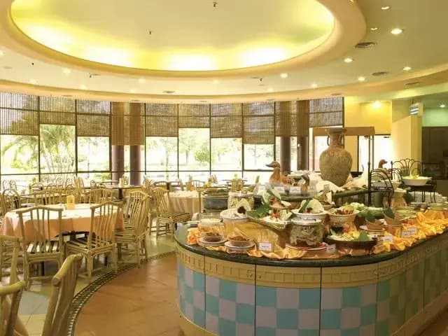 The Aston Hotel - photo 10