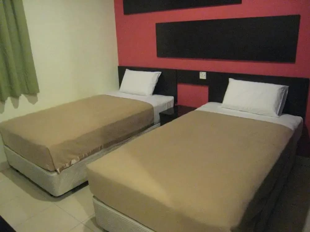 Tropicana Inn - photo 3