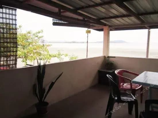 AJ's Guesthouse - photo 3