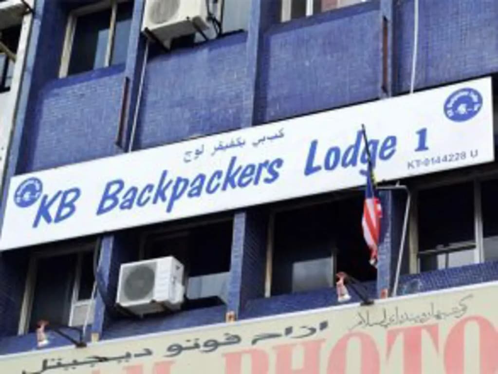 city backpackers - photo 1