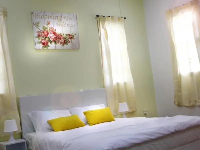 Southtree Romantic Holiday House - photo 3