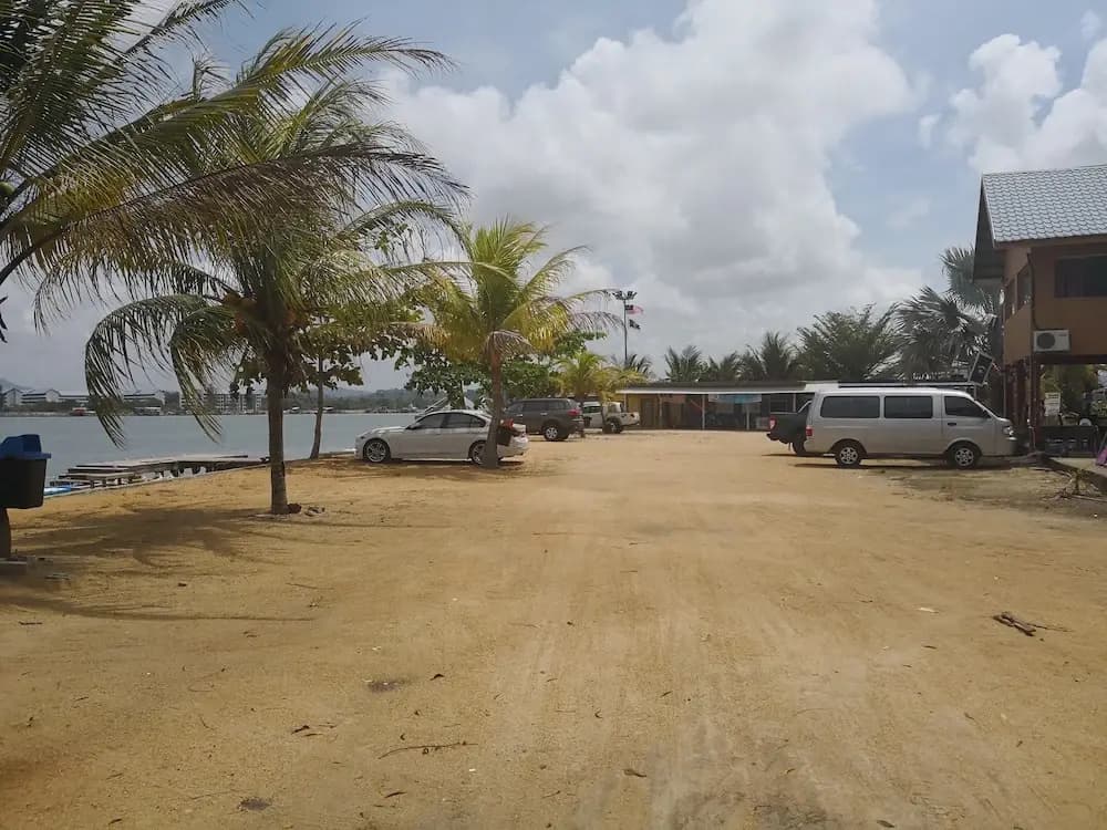 Riverbank Dungun Guesthouse & Cafe - photo 13