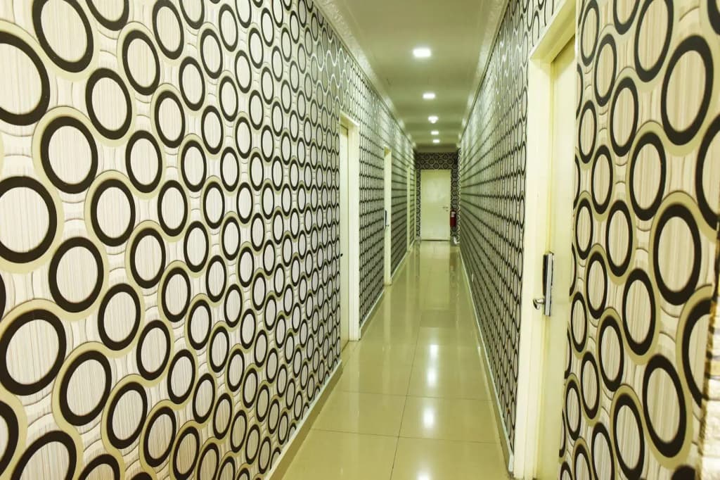 Royale City Hotel - photo 11