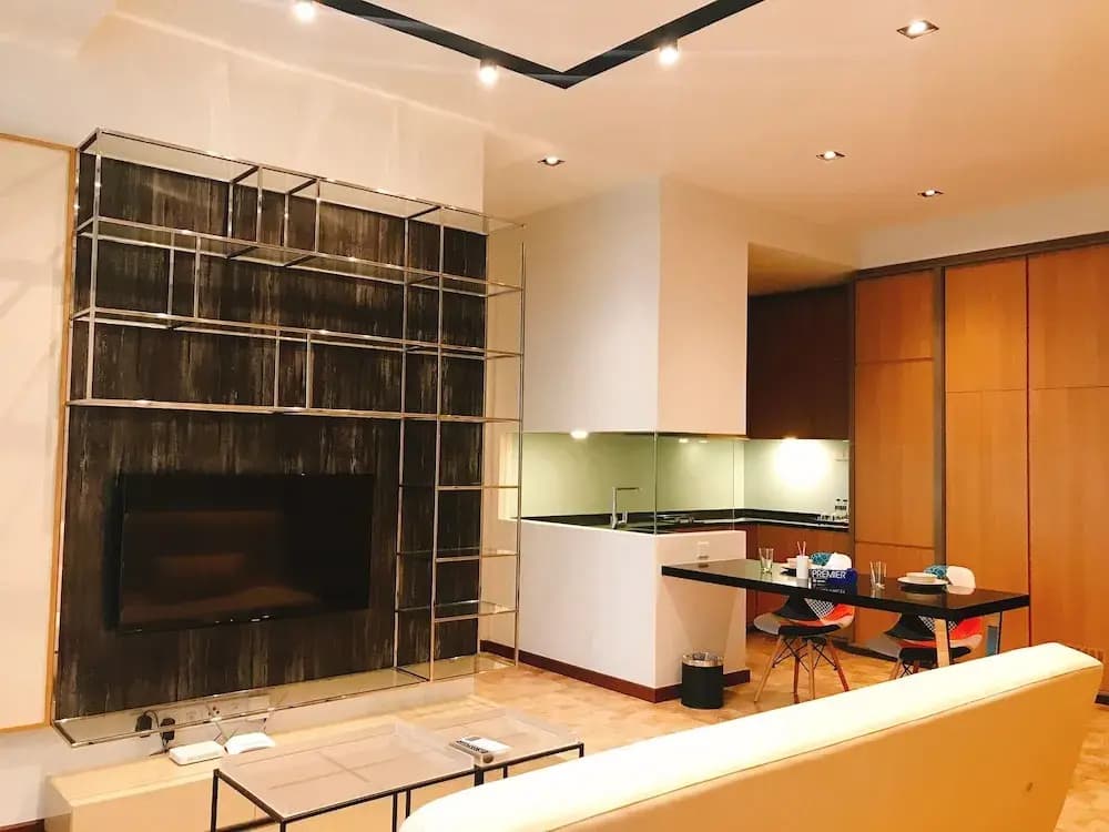 Expresssionz Professional Suites by 7kgTravellerHome - photo 21