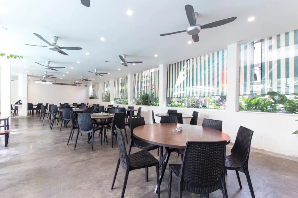 Lodge Paradize Hotel by OYO Rooms - photo 16