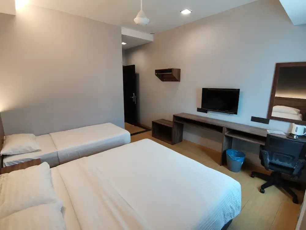 Lumut Hotel - photo 7