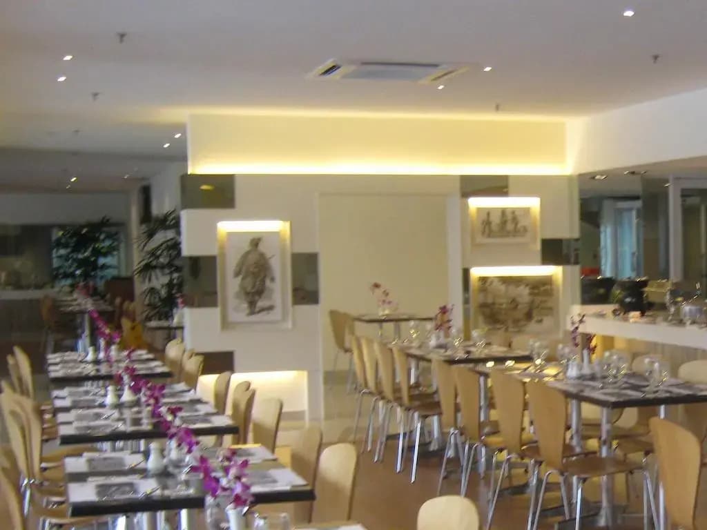Grand Dormani Rajah Court Hotel - photo 21