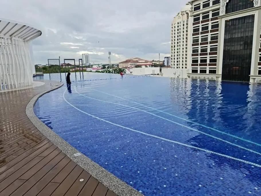 Lovely 2-BR service apartment with pool (melur @ troikaKB) - photo 2
