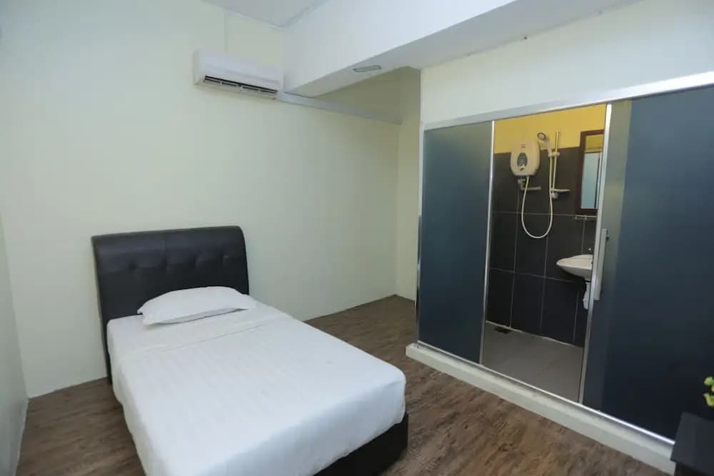 JAM Hotel Kota Warisan Near ERL Salak Tinggi Sepang - photo 7