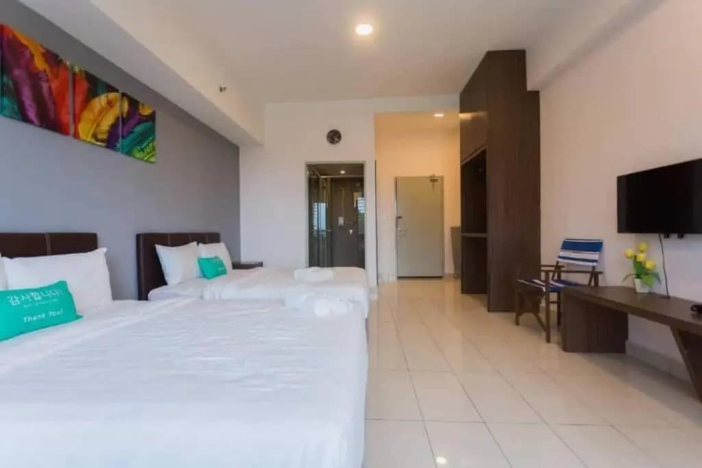 Aeropod [5B]/Near Airport / 2 Queen Bed/ Netflix/Free Parking - photo 2