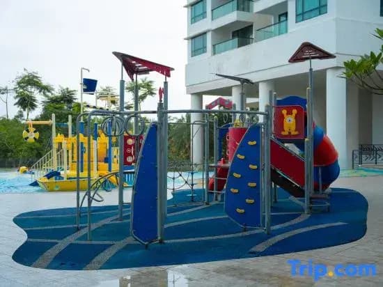 Artistic Marina View 3BR Permas Bathtub & Seaview - photo 2