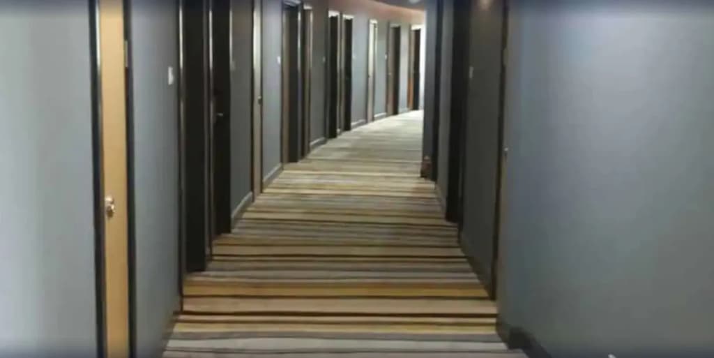D Arc Hotel - photo 9