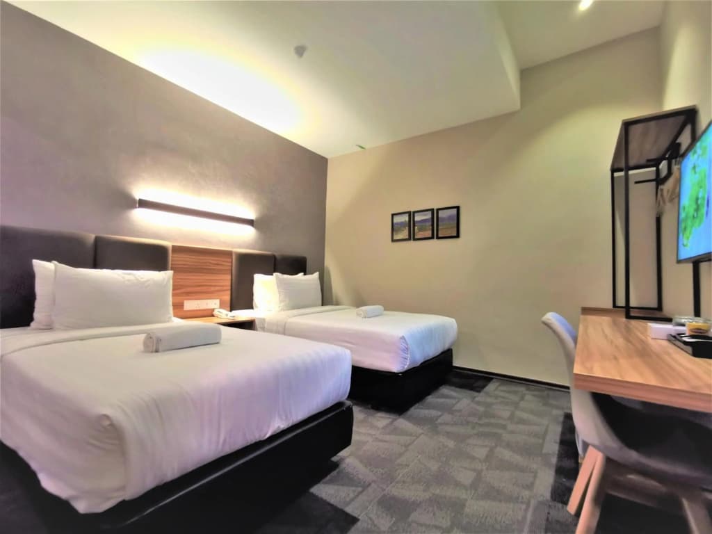 Prestigo Hotel - photo 3
