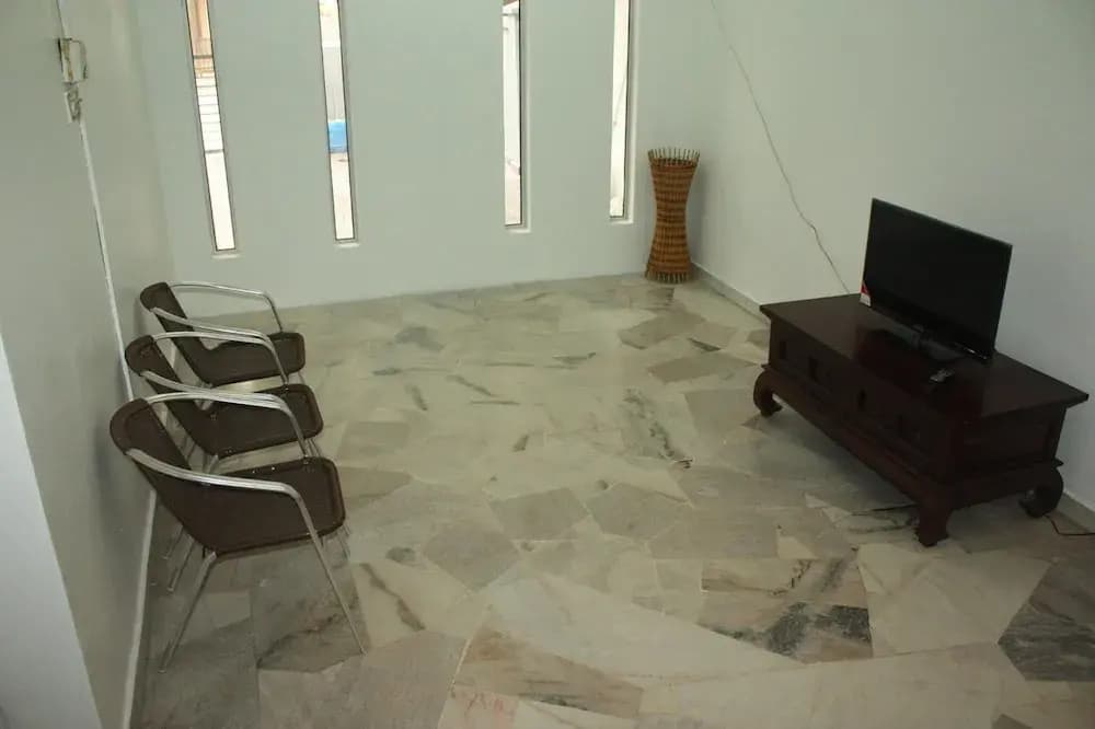 Teratai Homestay Taman Kinrara 2 - photo 6