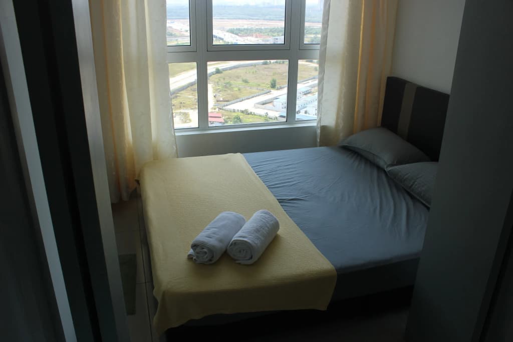 City Living with Panaromic Bay View @ Danga Bay - photo 1