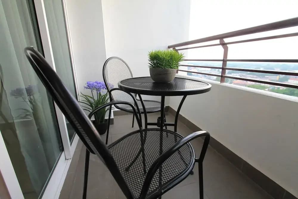Ian's Majestic Condo - photo 8
