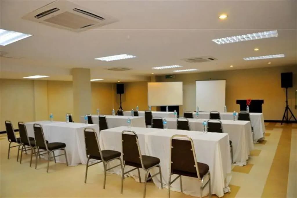 Lodge 18 Hotel - photo 10