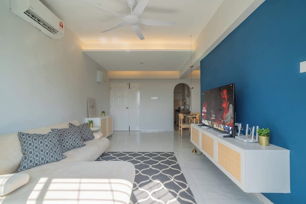 Stylish 3BR Stay Near Gurney Drive, Free Parking - photo 2