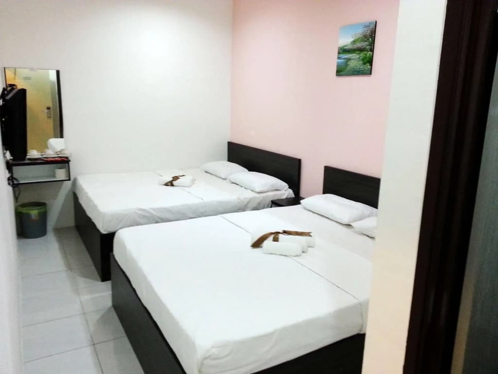 Hotel CheckedInn - photo 2