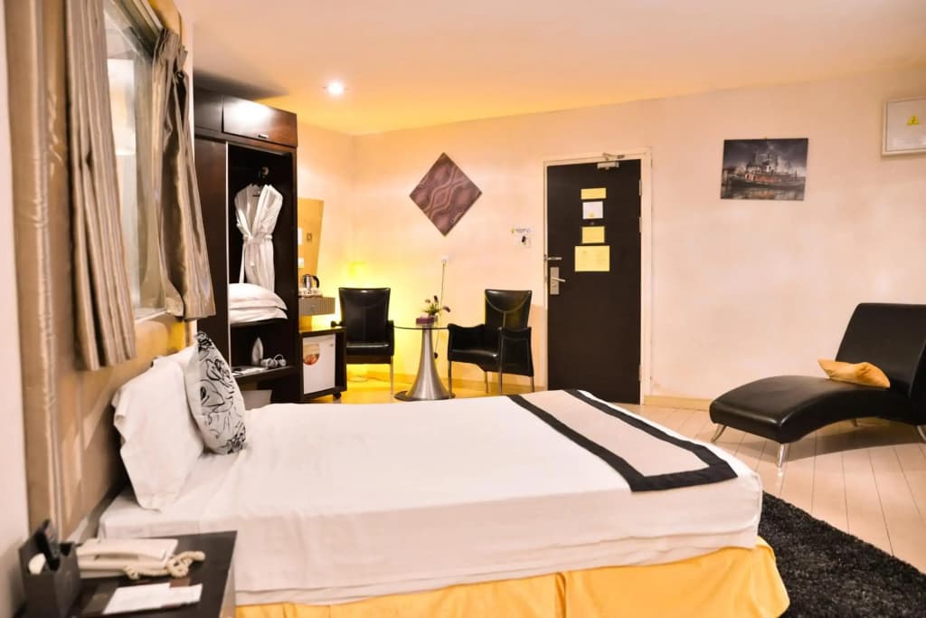 Shervinton Executive Boutique Hotel - photo 2