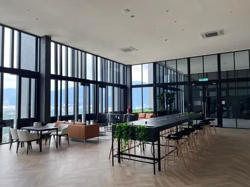 Contemporary & Stylish Suite#Georgetown#Sky Pool#2 BR, Living Room with Double Bed - photo 16