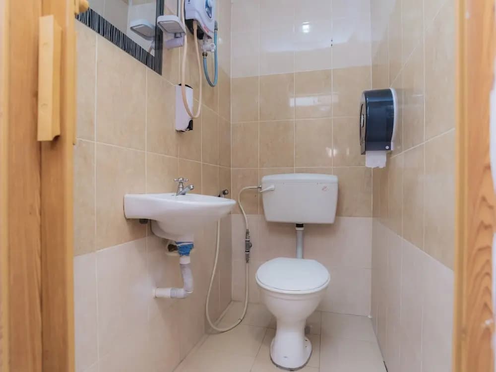OYO 44026 98 Hotel - photo 8