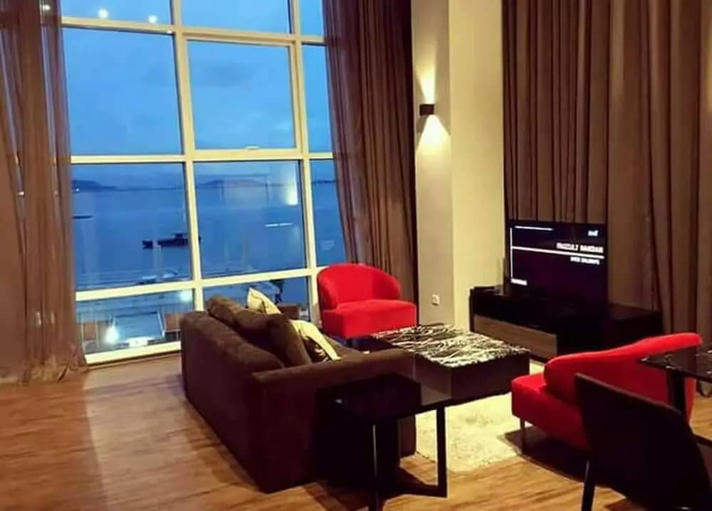 Urbano Luxury Homestay - photo 8