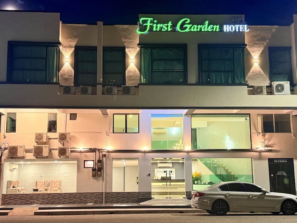 Capital O 91281 Hotel First Garden By Kr Cosmos - photo 1