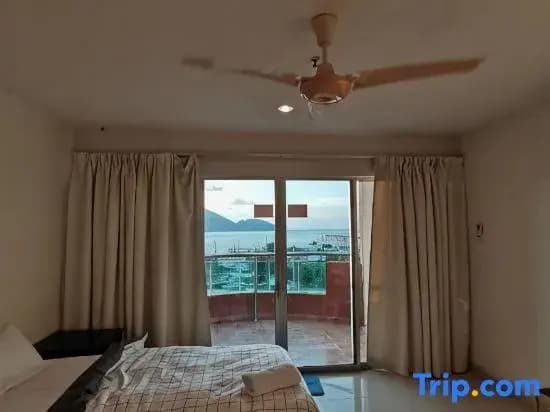 Spacious & Homey Apartment at Marina Island by JoMy Homestay - photo 2