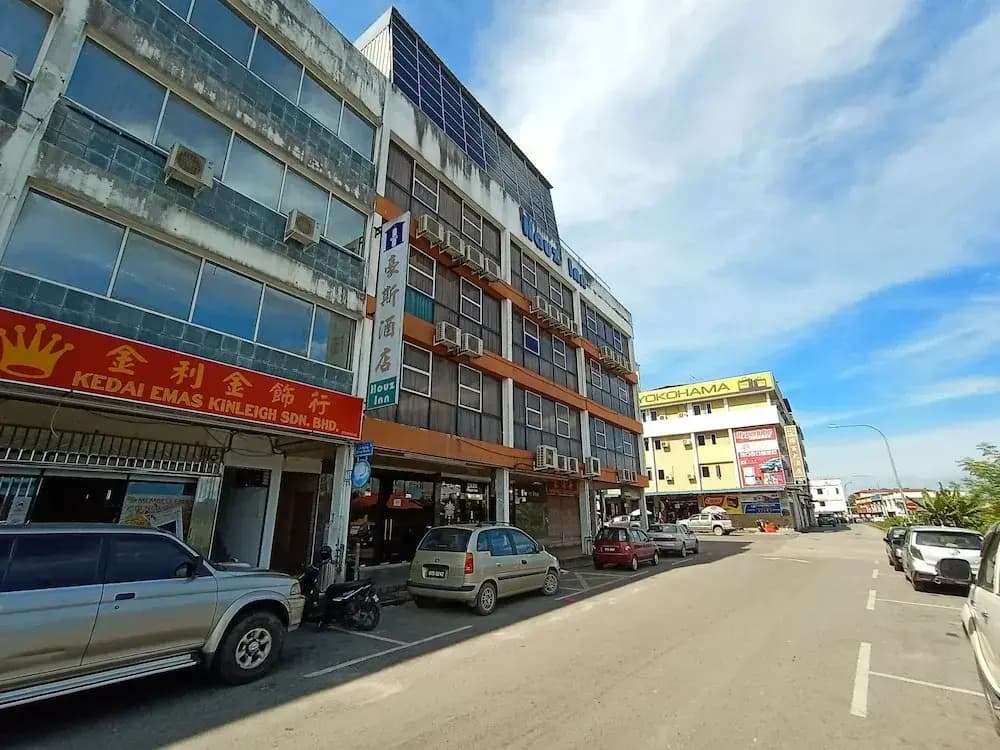 Oyo 89866 Houz Inn - photo 1