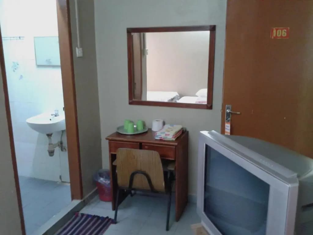 Guesthouse Hotel Malaya - photo 7
