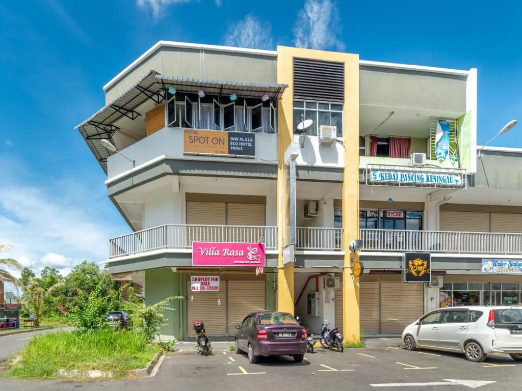 SPOT ON 90042 One Plaza Eco Hotel - photo 1