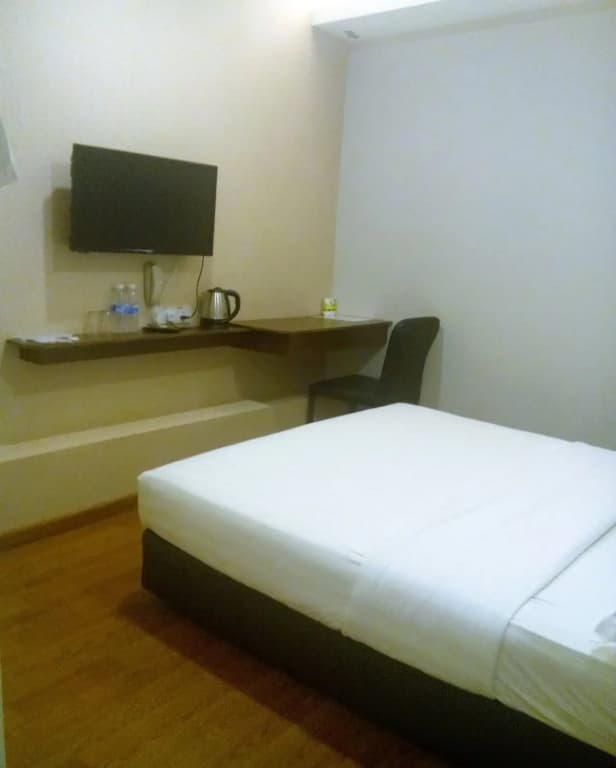 M Empire Motel - photo 7