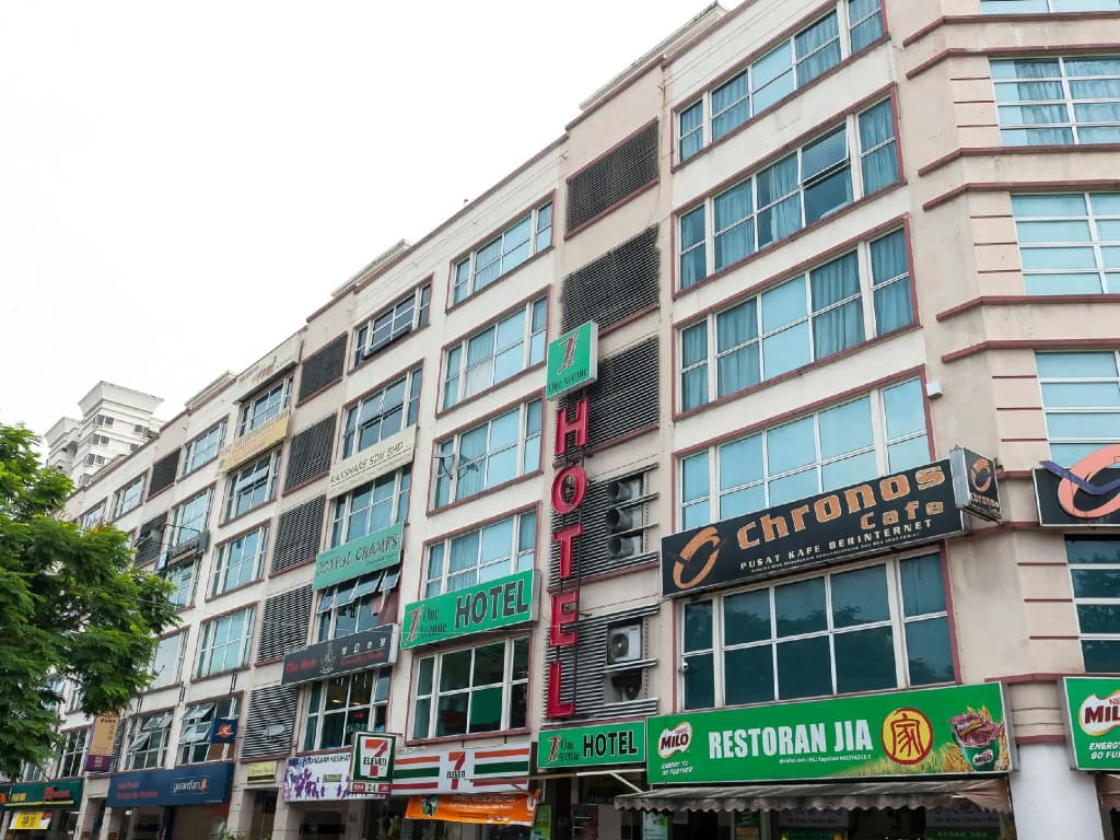 One Avenue Hotel - photo 1