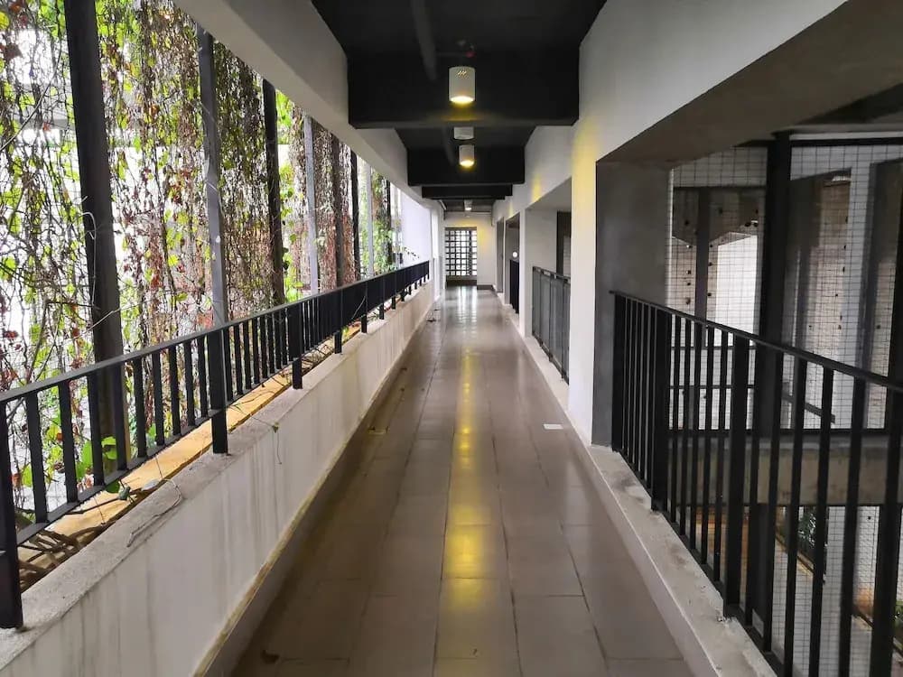 Univ 360 Cozy Apartment with Pool View - photo 10