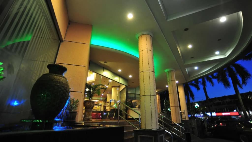 Emerald Puteri Hotel - photo 2