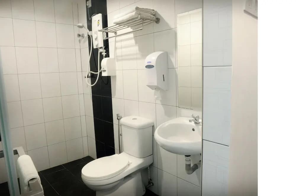 Brezza Hotel Sitiawan - photo 8