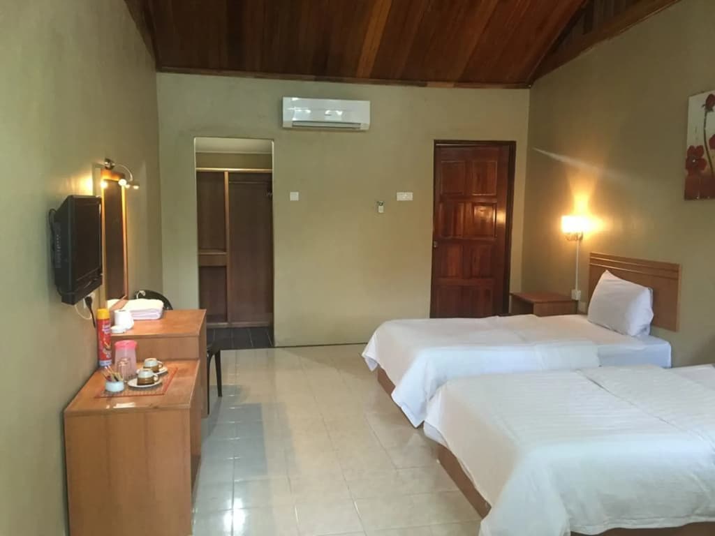Landcons Hotel - photo 6