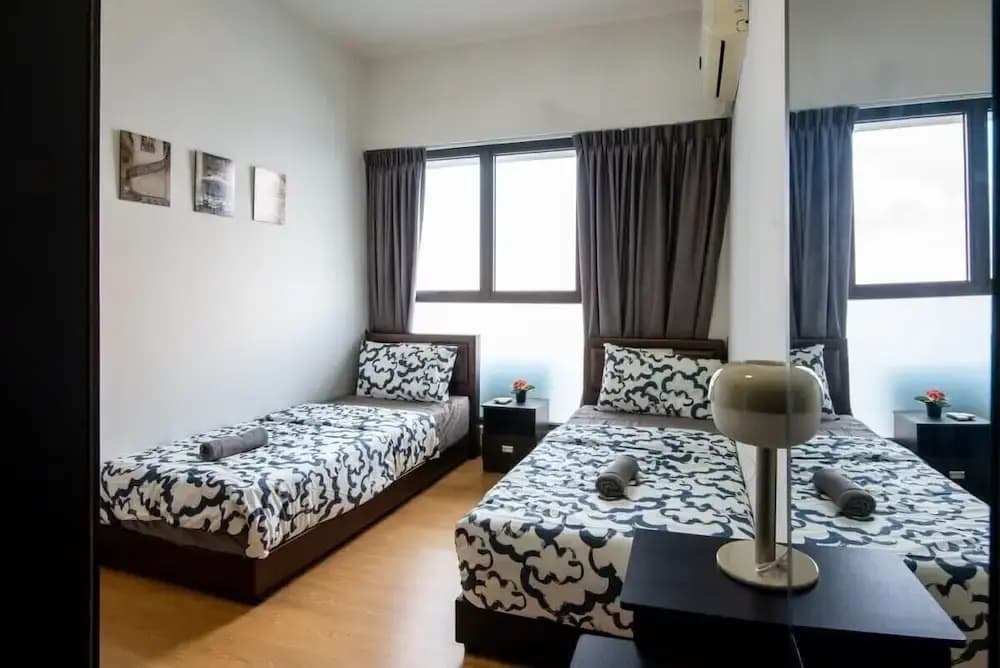 Chic 3BR in Danga Bay With Water Views & Parking - photo 3