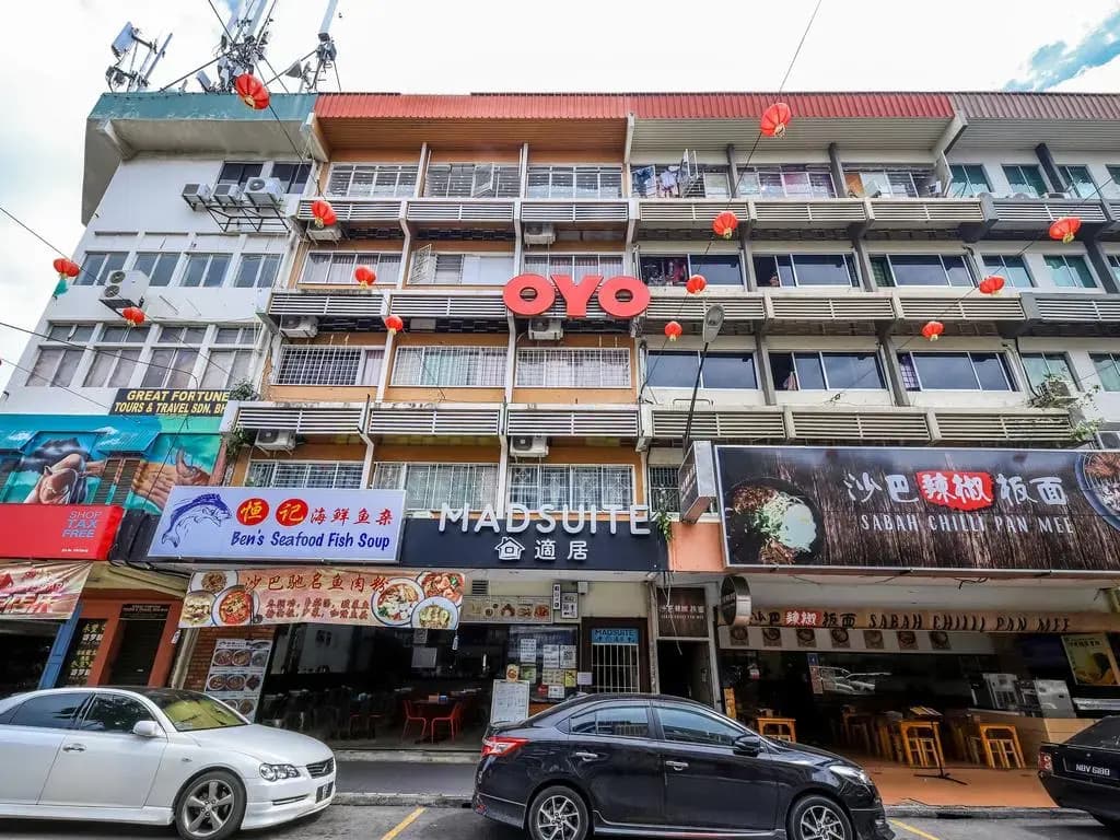 OYO 43993 Madsuite - photo 3