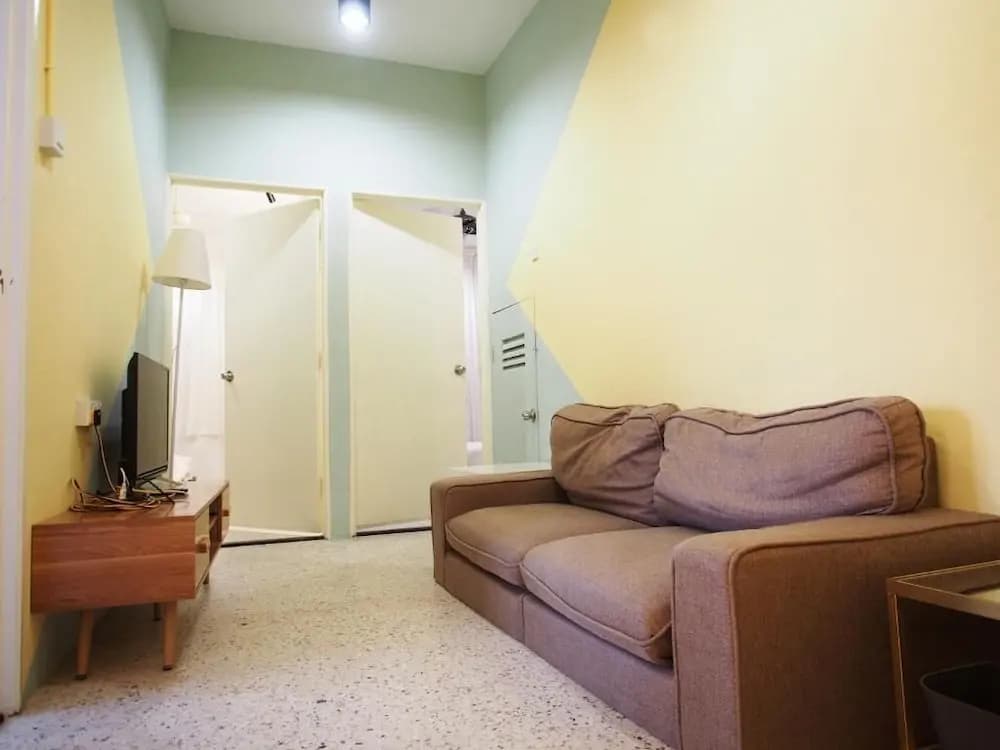 OYO HOME 90647 Mac Inn 94 - photo 4