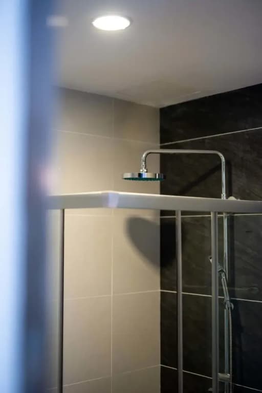 A Stylish 2BR Suite, Water Views, Free Parking - photo 9