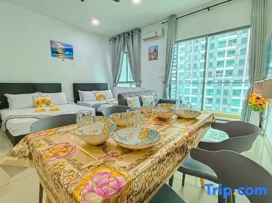 #CS8, Spacious Cybersquare Ensuite with Pool View - photo 9