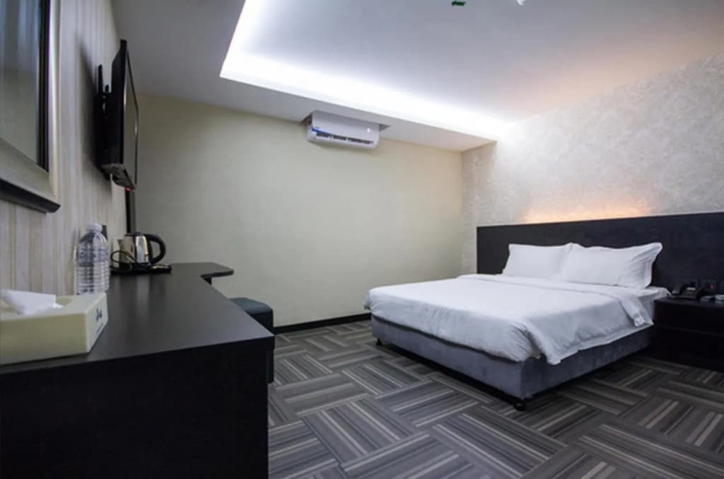 S Hotel - photo 33