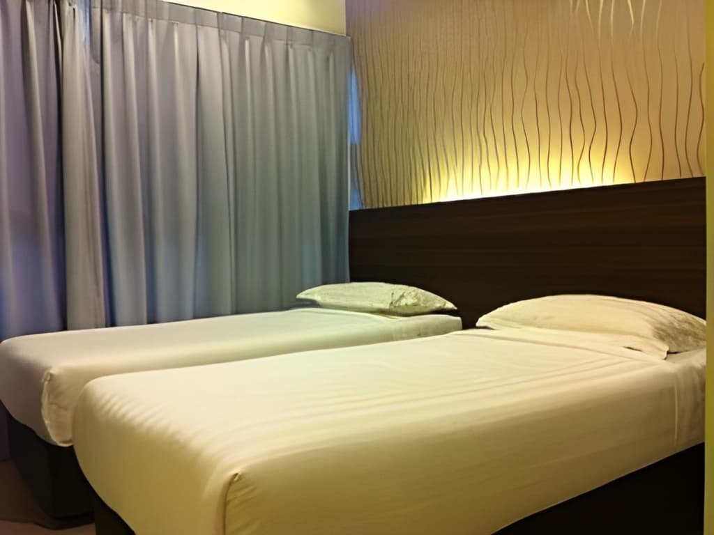 The Regency Garden Hotel - photo 10