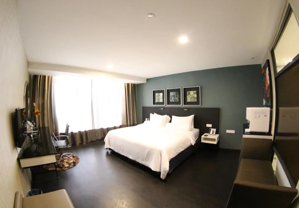Bedrock Hotel - photo 6
