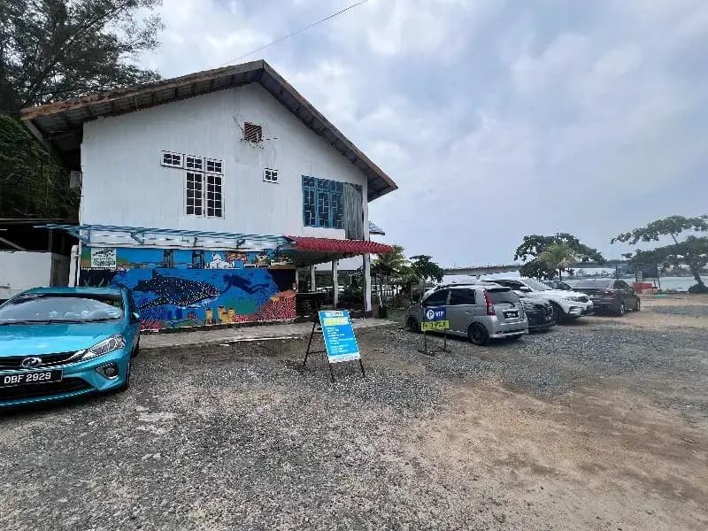 Riverbank Dungun Guesthouse & Cafe - photo 21